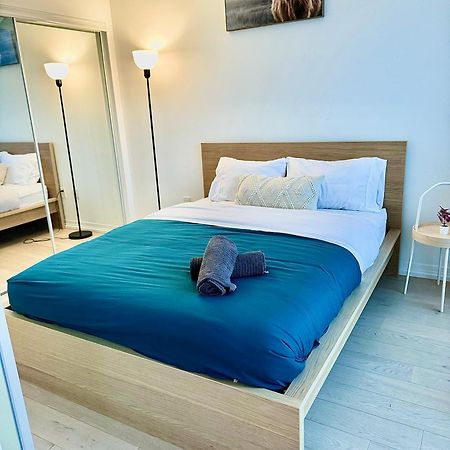 Elegant Condo Near Eaton Centre Mall Торонто Екстер'єр фото