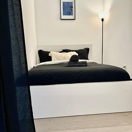 Elegant Condo Near Eaton Centre Mall Торонто Екстер'єр фото