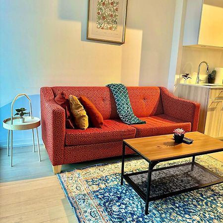 Elegant Condo Near Eaton Centre Mall Торонто Екстер'єр фото