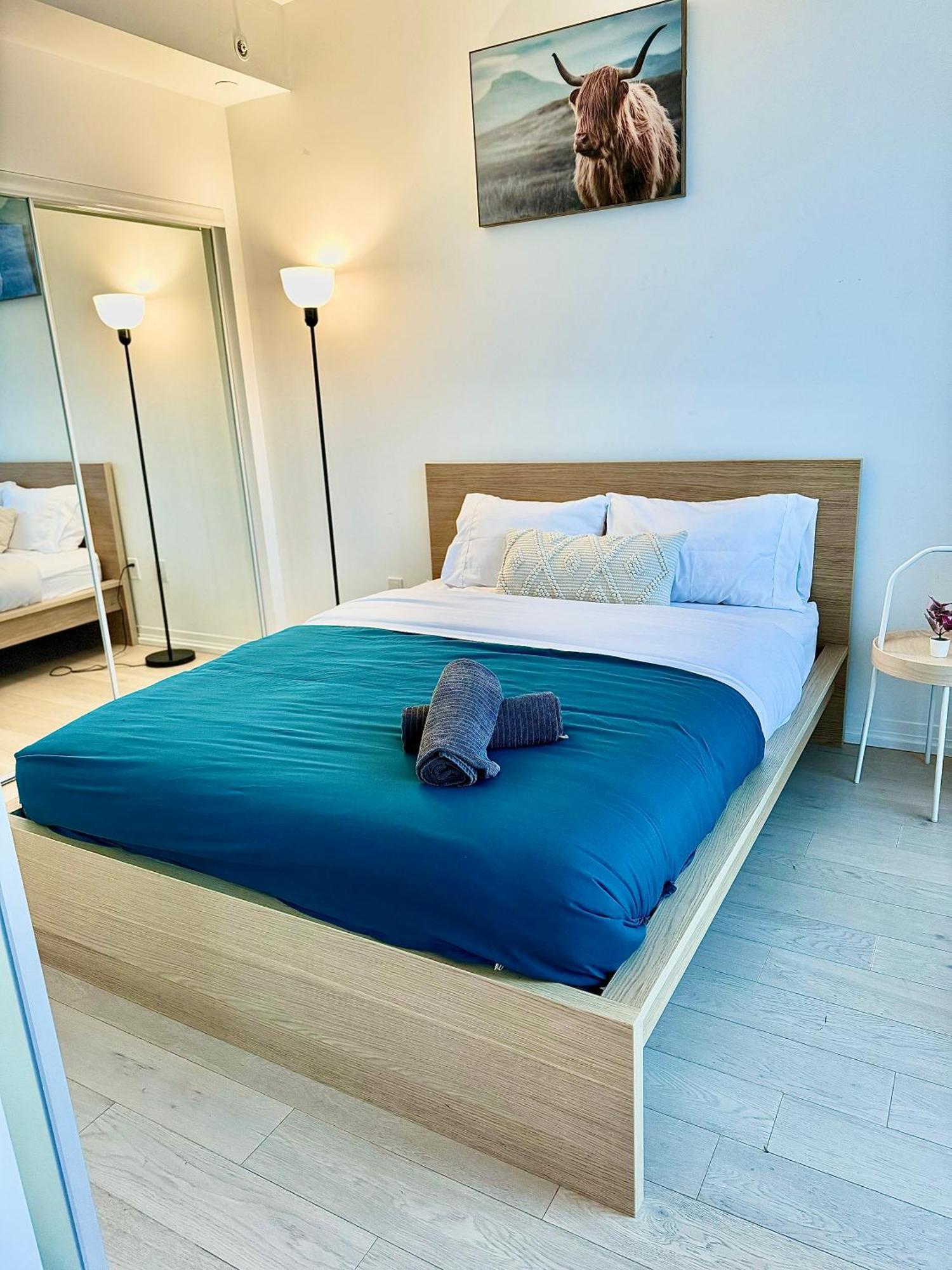 Elegant Condo Near Eaton Centre Mall Торонто Екстер'єр фото